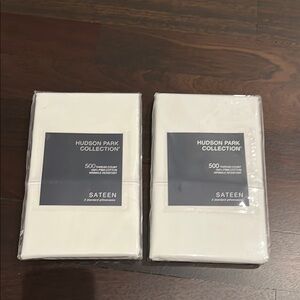 *NWT* Hudson Park Collection 500 thread count standard pillow cases